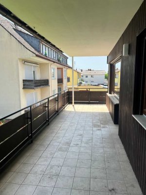 Helle Wohnung mit vier Zimmern und Balkon in Ludwigshafen am Rhein/Ruchheim