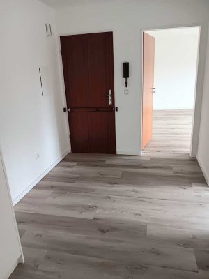 Schöne, geräumige komplett renovierte 2 Raumwohnung mit Balkon gerne an Mieter mittleren Alters