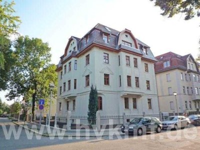 wunderschöne, kleine 2-Zimmer-DG-Wohnung mit Loggia