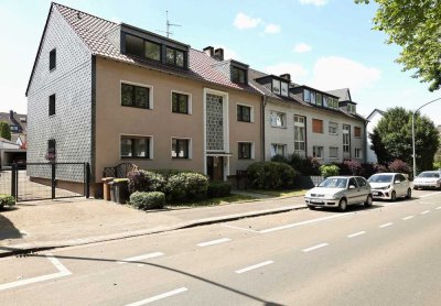 Umzugsprämie: 1 Monat Kaltmiete geschenkt - Sanierte DG-Wohnung im 2. OG