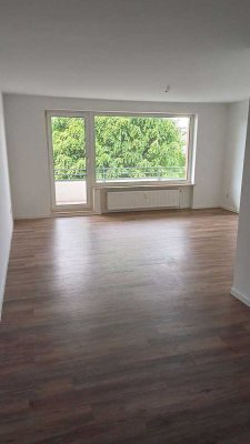 *** Großzügige 3-Zimmer-Wohnung mit Einbauküche & Loggia ***