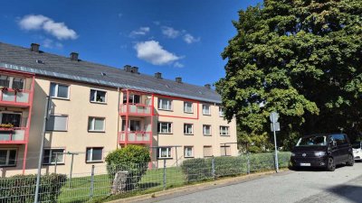 Zentral, aber ruhig gelegen: Tolle, frisch modernisierte & teilmöblierte 3-Raum-Wohnung in Annaberg