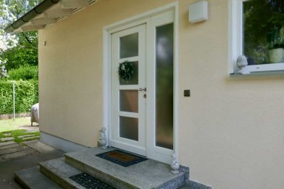 Befristet bis März 2027: 3-Zi-Bungalow mit ruhigem Grundstück in München (Kreis) Haar