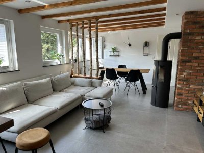 Stylisches Loft mit Sauna, Kamin und freistehender Wanne und ebener Dusche– vollmöbliert