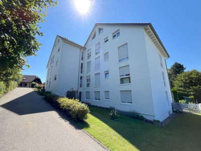 Gepflegte 3-Zi.-Wohnung mit EBK, Garage und großem überdachtem Balkon