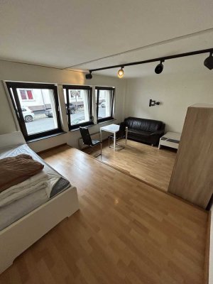 Wird aktuell saniert! Möblierte Erdgeschosswohnung mit kleiner Terrasse! Fotos sind VOR Sanierung!