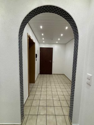 Helle 3-Zimmer-Wohnung mit Balkon, Einbauküche und Garage in Backnang zu vermieten