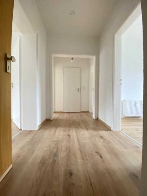 *** Gut geschnittenes 3-Zimmer-Wohnung - hell und freundlich *** mit Balkon ***