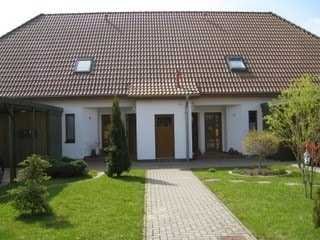 Wohnhaus mit vier Wohneinheiten