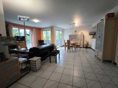 Vom Privat! Lichtdurchflutete 2- Zimmer Wohnung mit Garage in begehrter Lage