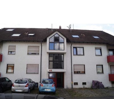 Geschmackvolle, vollst. renovierte 3-Raum-Maisonette-Wohnung mit geh. Innenausstattung mit EBK