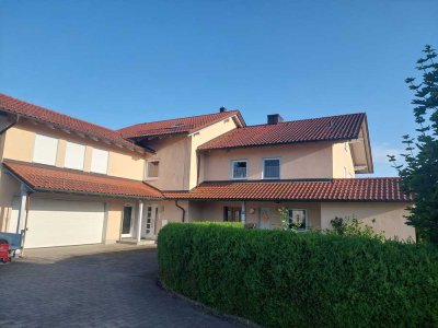 Geräumige 7-Raum-Doppelhaushälfte mit EBK und Wintergarten in Reichstorf