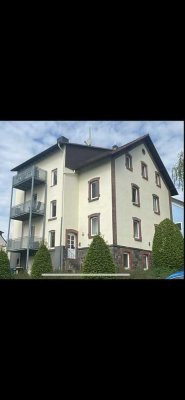Charmante Dachgeschosswohnung mit Balkon, Kamin und Weitblick im Herzen von Lich
