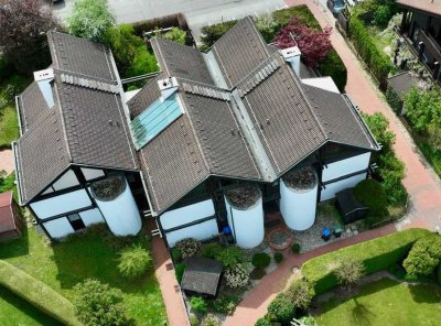 Außergewöhnliches Architekten-Eckhaus mit Preisauszeichnung in attraktiver und ruhiger Wohnlage