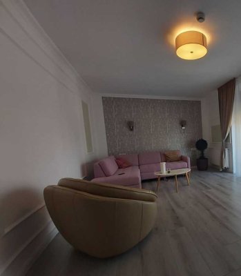 Attraktive und modernisierte 2-Raum-Wohnung mit gehobener Innenausstattung mit EBK in Freilassing
