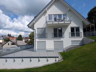 Neuwertige 3-Raum-Wohnung mit Balkon und Einbauküche in Sankt