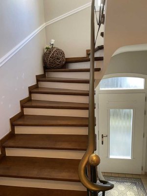 Stilvolle, helle Wohnung mit viereinhalb Zimmern sowie 3 Balkonen und EBK in Darmstadt