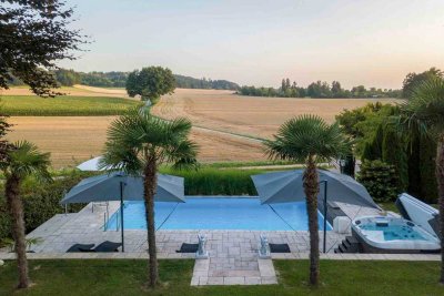 Eleganz trifft Erholung: Luxuriöser Bungalow mit Pool, Sauna & Panoramablick nahe Uniklinik