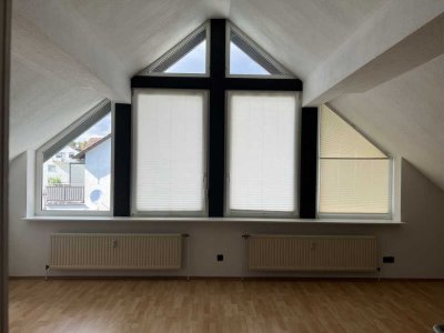 Gepflegte Wohnung mit drei Zimmern und Einbauküche in Eppertshausen