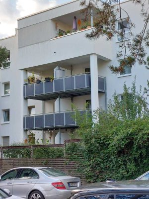 Ruhige 3 Zimmer-Wohnung, im Verlagsviertel, mit Balkon, Einbauküche mit Haushaltsgeräten + Internet