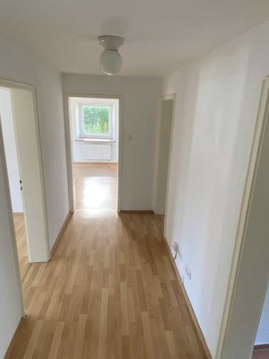 4-Zimmer-Hochparterre-Wohnung mit Balkon in Konstanz-Petershausen (WG-geeignet)