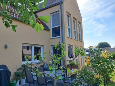 Helle, freundliche Maisonette-Wohnung in Wohlfühllage mit Studio