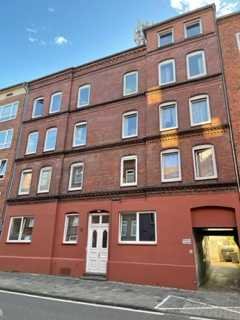 Dreiecksplatz :WG geeignet / auch für Studenten !! .,2 Zi whg, teilmöbl. renov, Waschm,, Pantry, ,