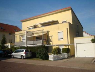 Exklusive, gepflegte 3-Zi.-Wo. mit  Penthousecharakter und geh. Innenausstattung, Terrasse und EBK