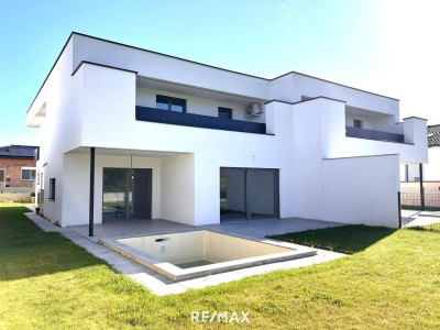 Luxuriöse Doppelhaushälfte mit Pool und Klimaanlage