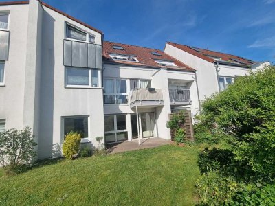 Modernisierte 2- Zimmer-EG-Wohnung mit Terrasse, TG-Stellplatz & Blick ins Grüne – bezugsfrei