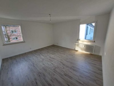 Schöne 3 Zimmer Wohnung mit Balkon