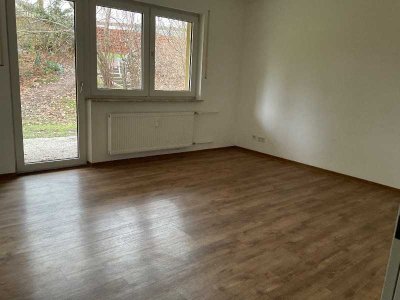 Schöne 3-Zimmer Erdgeschosswohnung mit Balkon zu vermieten