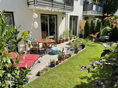 Stilvolle, geräumige und neuwertige 2-Zi-Wohnung mit Terrasse und EBK in Mitte Ludwigsburg