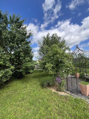 Nachhaltig wohnen, großzügig leben - Familienidyll mit Einliegerwohnung & Gartenparadies