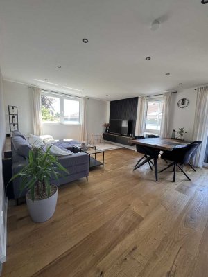 Moderne 3-Zimmer-Wohnung mit hochwertiger EBK / Tiefgaragenstellplatz – Erstbezug nach Eigennutzung