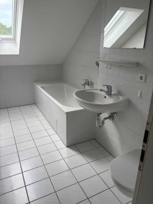 Geschmackvolle, gepflegte 3-Zimmer-DG-Wohnung mit Balkon in Markt Schwaben