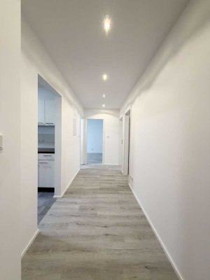 Kernsanierte 4-Zimmer-Wohnung mit Balkon & EBK in Laatzen!