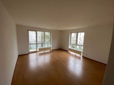 Stilvolle, vollständig renovierte 3-Zimmer-Wohnung mit Balkon und Stellplatz in Pinneberg