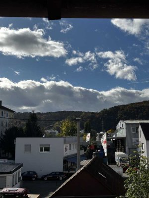 Gepflegte 2-Zimmer-Wohnung mit Balkon und EBK in Esslingen-Mettingen an Single zu vermieten