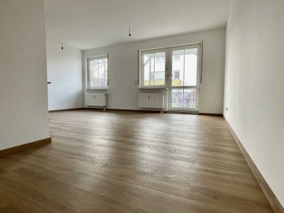 Renovierte, helle & gut geschnittene 1-Zimmer-Wohnung mit EBK und Balkon in Neuhausen