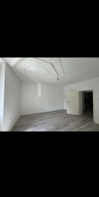 OHNE MAKLER: Renovierte, bezugsfertige 2-Zimmer-Wohnung in Ludwigshafen