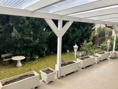 Modernisierte 4-3 Zi. -Hochparterre-Wohnung inkl. EbK, große Terrasse & Garten in Esslingen (Kreis)