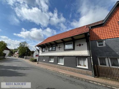 Zweifamilienhaus mit zusätzlichem Ferienhaus, das generiert Ihnen Mieteinnahmen!