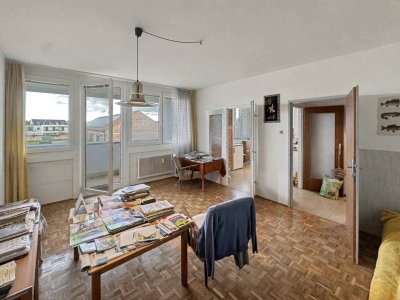 1,5-Zimmer-Wohnung mit Loggia und Modernisierungsbedarf
