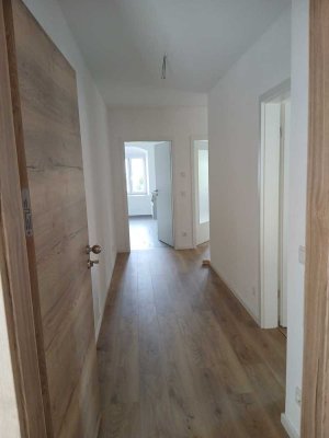 Renovierte 3-Zimmer Wohnung mit Küche und Balkon