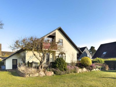 Großzügiges Zweifamilienhaus in Meernähe mit Weitblick