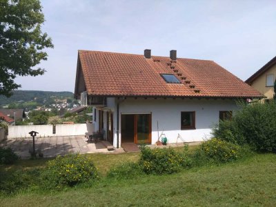Familientraum: Einfamilienhaus in idyllischer Lage, EBK, 3 Bäder, Terrasse, 2 Garagen uvm.