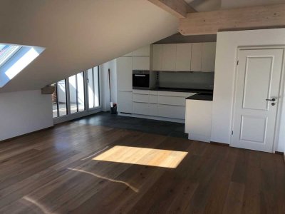 2-Zimmer-Dachgeschosswohnung mit exklusiver Ausstattung incl. EBK von Privat