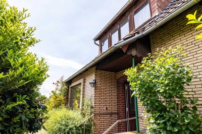 *** GESTALTUNGSVIELFALT - WOHNEN im GENERATIONEN HAUS mit GARTEN und GARAGEN ***