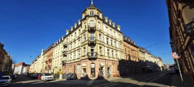 Elegant! Denkmalgeschützte Wohneinheit im Dachgeschoss der Heidelberger Weststadt zu veräußern.